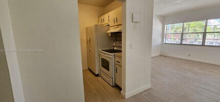 230 SW 11th Ave in Hallandale Beach, FL - Building Photo - Building Photo