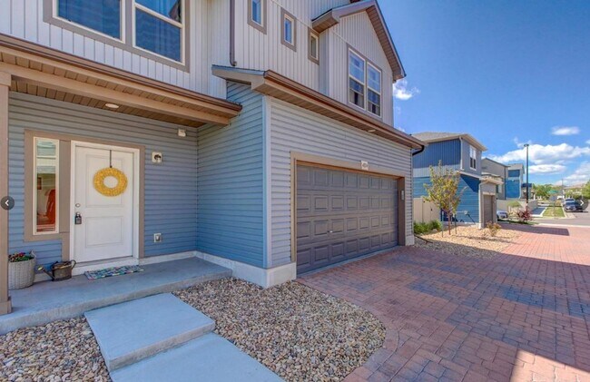 4874 Halifax Ct in Denver, CO - Building Photo - Building Photo
