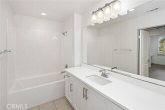 341 Magnet in Irvine, CA - Building Photo - Building Photo