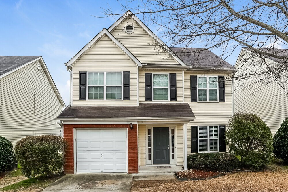 6116 Hickory Ln Dr in Union City, GA - Building Photo