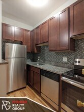 633 W Barry, Unit 401 in Chicago, IL - Building Photo - Building Photo