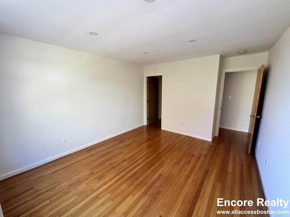 36 Vernon St, Unit 412 in Brookline, MA - Building Photo