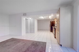 3862 NE 171 St-Unit -B (2) in North Miami Beach, FL - Building Photo - Building Photo
