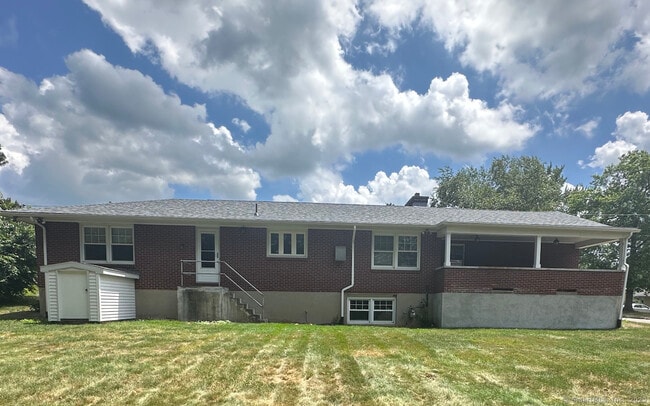 112 E Main St in Wallingford, CT - Building Photo - Building Photo