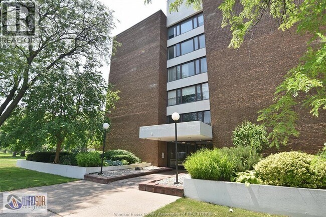 2144 Pelissier St in Windsor, ON - Building Photo - Building Photo