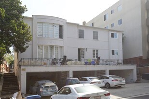 528-532 Midvale Ave in Los Angeles, CA - Building Photo