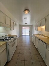 491 Minnewawa Ave in Clovis, CA - Foto de edificio - Building Photo
