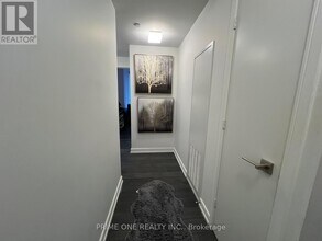 28 Wellesley St E in Toronto, ON - Building Photo - Building Photo
