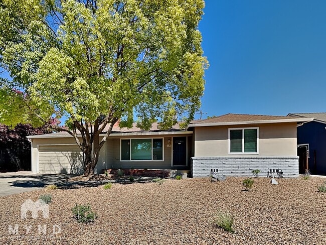 property at 2428 Drayton Dr