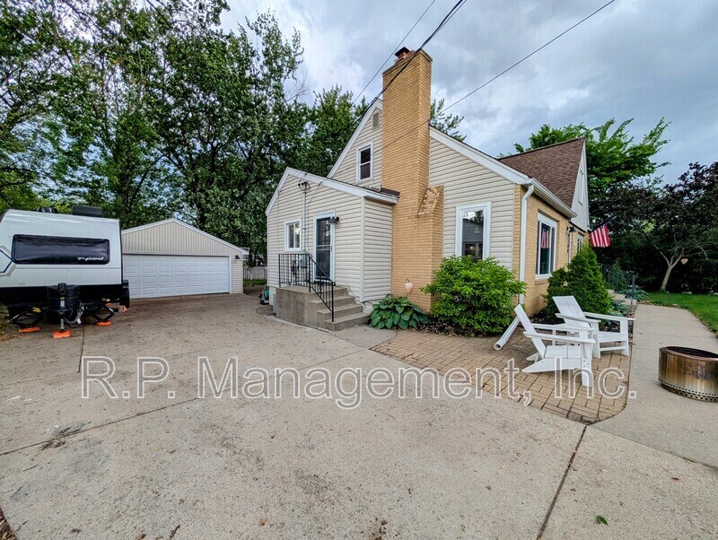 9700 14th Ave S in Bloomington, MN - Building Photo