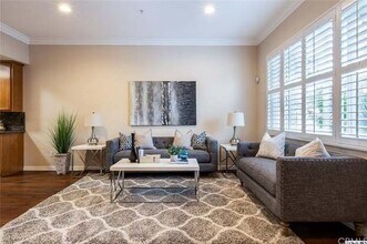 441 S 7th St in Burbank, CA - Foto de edificio - Building Photo