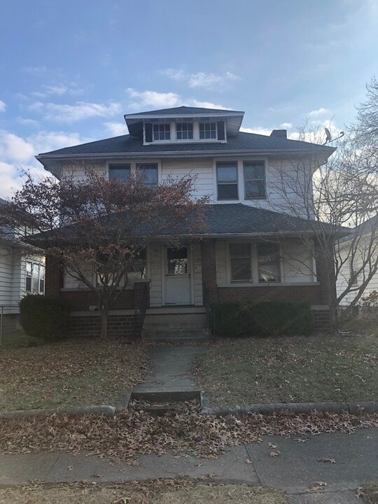 1724 S Center St, Unit A in Terre Haute, IN - Building Photo