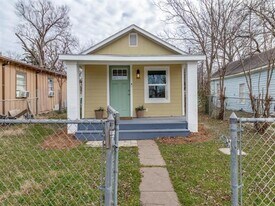 923 S 1st St in Sherman, TX - Building Photo