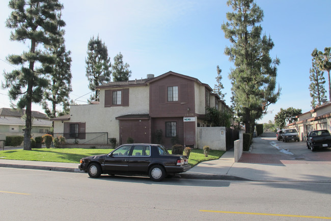 11130 Elliott Ave in El Monte, CA - Foto de edificio - Building Photo