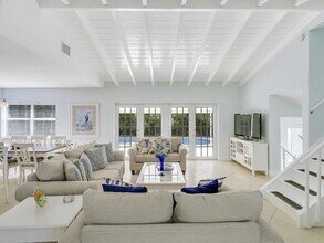 1310 Manor Dr in West Palm Beach, FL - Building Photo - Building Photo