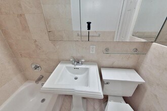 424 E 9th St in New York, NY - Building Photo - Building Photo