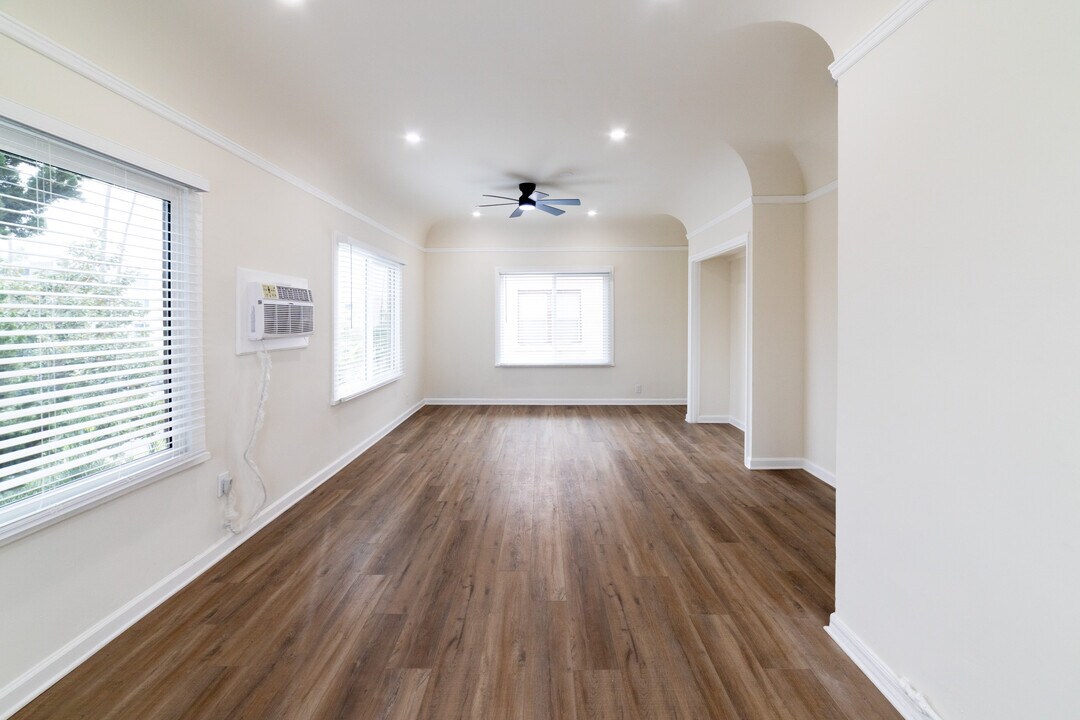 211 N Berendo St in Los Angeles, CA - Building Photo