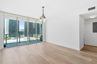 1111 SW 1st Ave, Unit 2222-N in Miami, FL - Foto de edificio - Building Photo