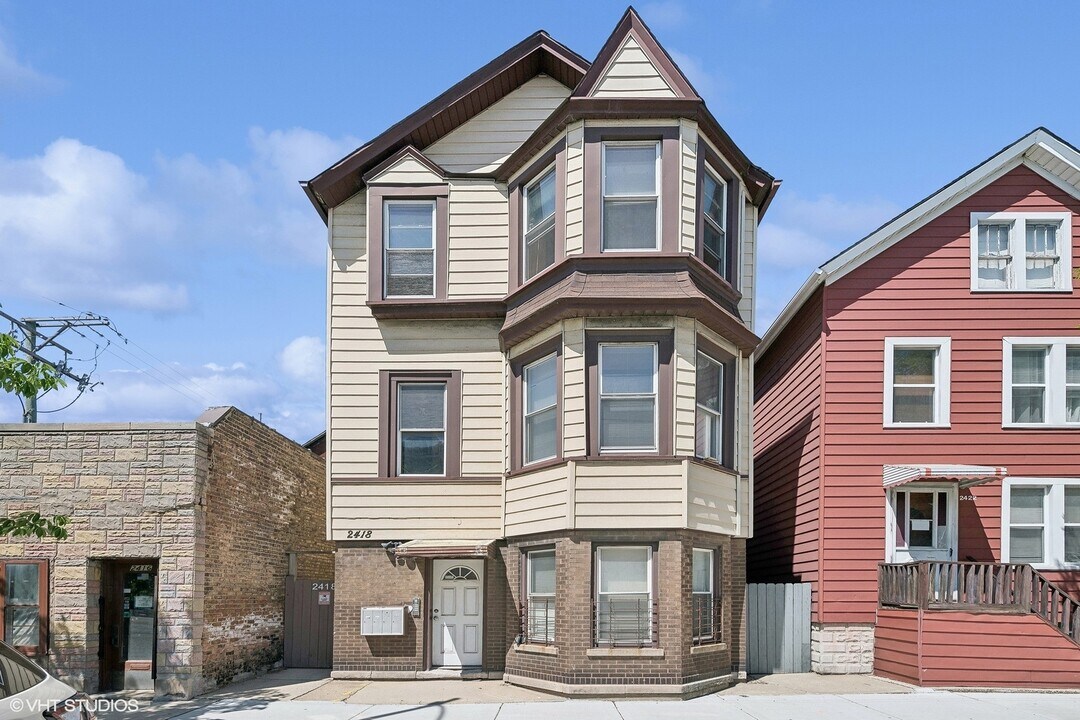 2418 N Western Ave in Chicago, IL - Building Photo