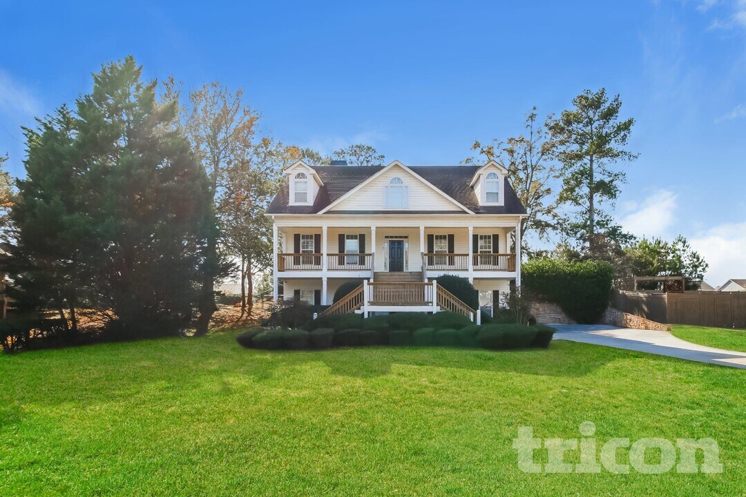 2485 Highland Golf Course Cir SE in Conyers, GA - Building Photo