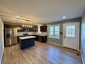 112 Brenleigh Ct in Lynchburg, VA - Building Photo