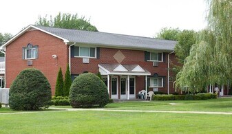 125 Terryville Rd in Port Jefferson Station, NY - Building Photo