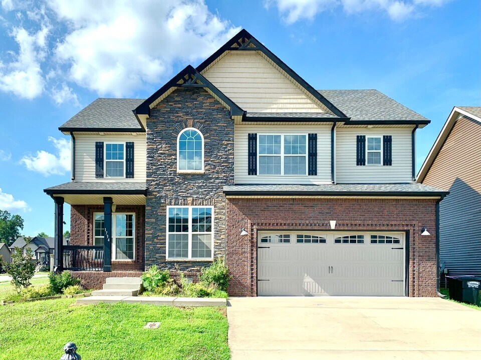 1734 Ellie Piper Cir in Clarksville, TN - Building Photo