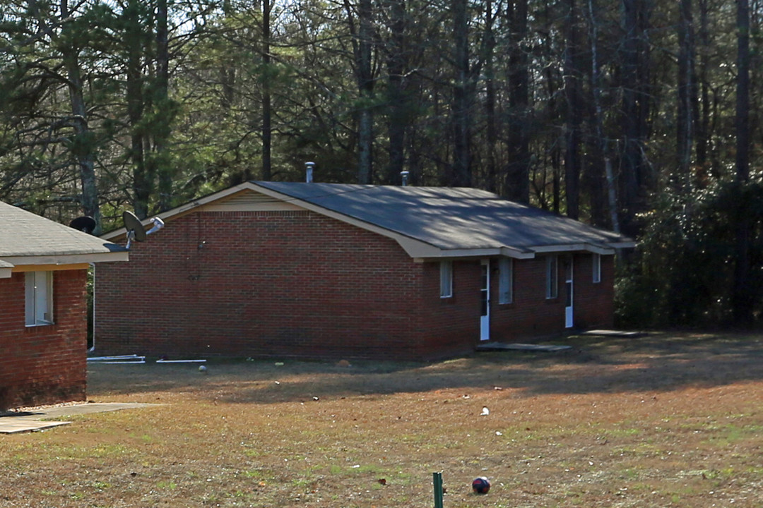 9001 Main St in Woodstock, GA - Building Photo