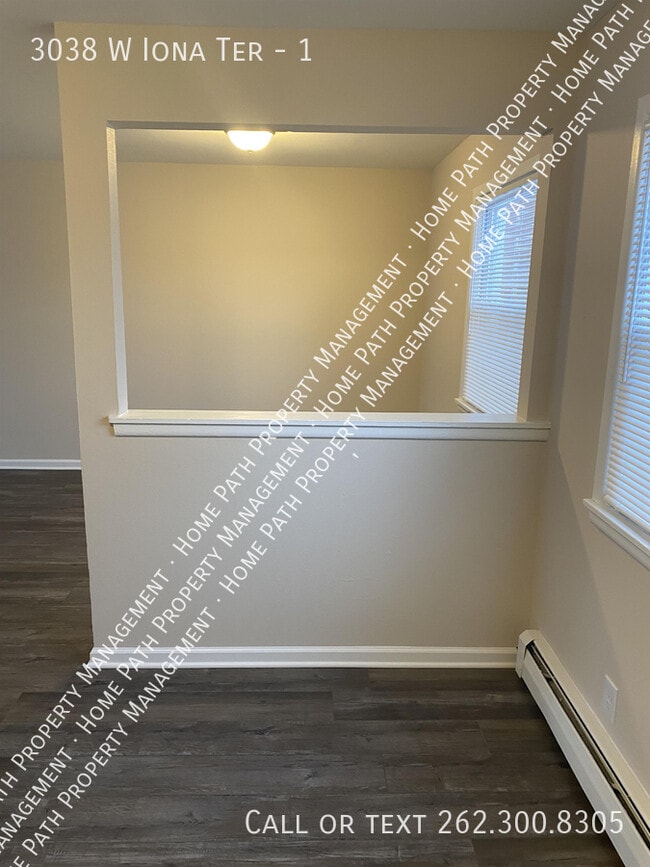 3038 W Iona Terrace in Milwaukee, WI - Building Photo - Building Photo