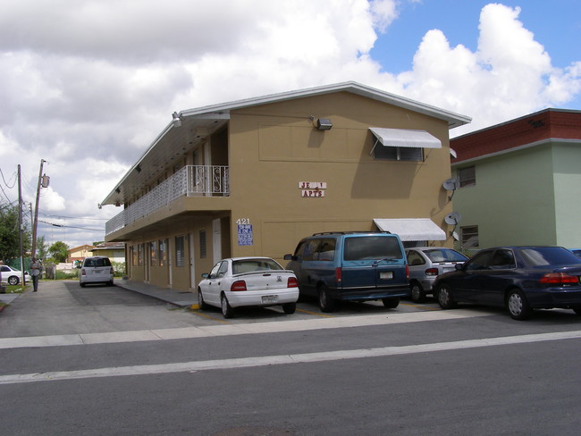 Hialeah Racetrack Apartments in Hialeah, FL - Building Photo - Building Photo