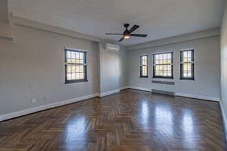 Hyde Park Terrace in Cincinnati, OH - Building Photo - Interior Photo