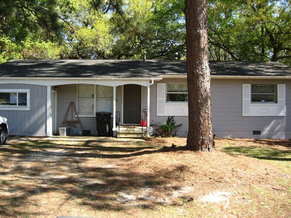 1801 Atkamire Dr in Tallahassee, FL - Building Photo