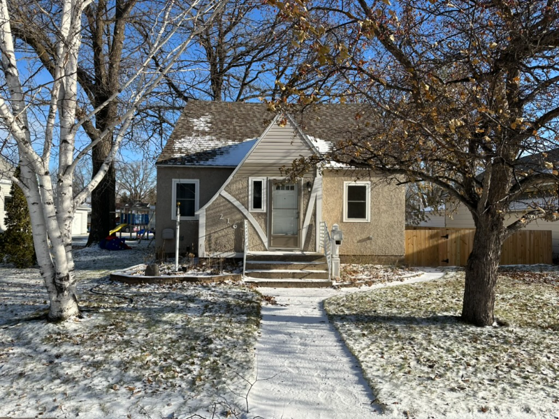 216 Crocker Ave N in Thief River Falls, MN - Building Photo