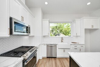2424 Harrington St in Houston, TX - Building Photo - Building Photo