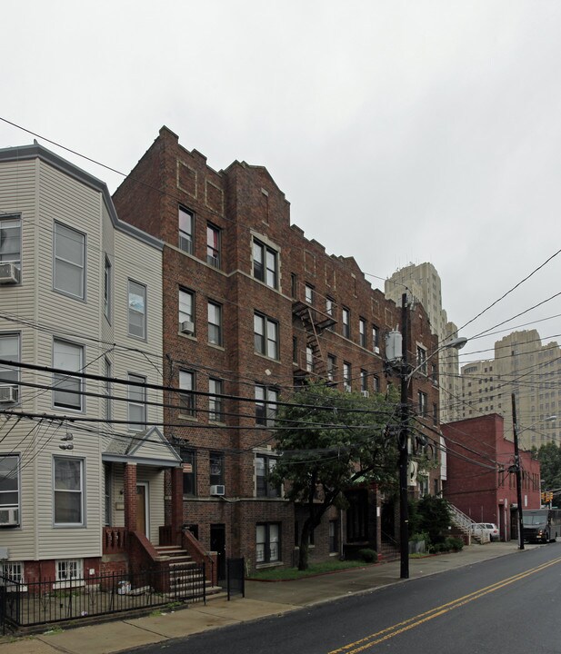 64-70 Baldwin Ave in Jersey City, NJ - Building Photo