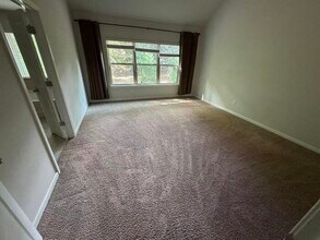 5575 Warmstone Ln in Suwanee, GA - Foto de edificio - Building Photo