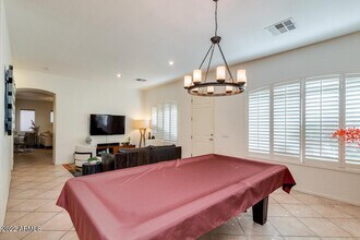 2037 W Periwinkle Way in Chandler, AZ - Building Photo - Building Photo