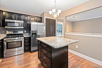 1985 Peerce Ct in Canton Township, MI - Foto de edificio - Building Photo