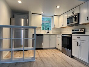1146 Oakdale Rd NE in Atlanta, GA - Building Photo - Building Photo