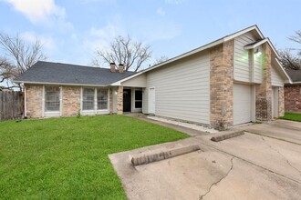 10164 Inwood Hollow Ln in Houston, TX - Building Photo - Building Photo
