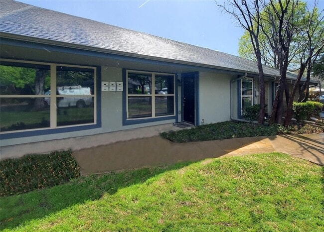13606 Flagstone Ln in Dallas, TX - Building Photo - Building Photo