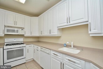 2701 Bellforest Ct in Vienna, VA - Building Photo - Building Photo