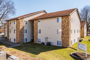 Cherry Plaza in Springfield, MO - Building Photo
