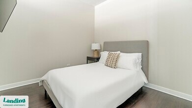 1222 W Madison St, Unit 302 in Chicago, IL - Foto de edificio - Building Photo