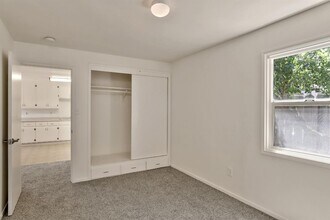 525 N Grant Ave in Manteca, CA - Foto de edificio - Building Photo