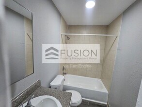 400 NW 65th Ave in Margate, FL - Foto de edificio - Building Photo