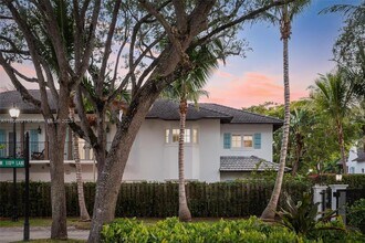 7963 SW 111th St in Miami, FL - Building Photo - Building Photo