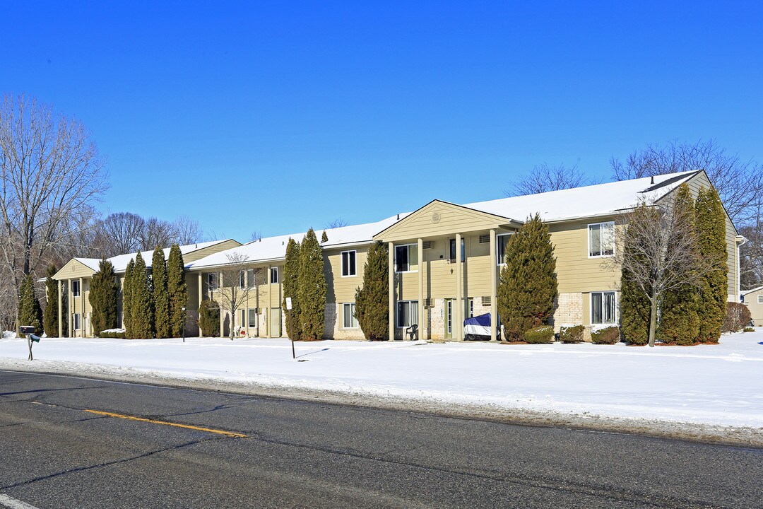 Bree Manor in East China, MI - Building Photo