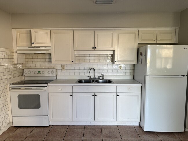 62 1st St in Ft. Myers, FL - Building Photo - Building Photo