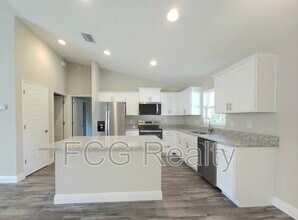 7838 N Vivian Way in Citrus Springs, FL - Building Photo - Building Photo